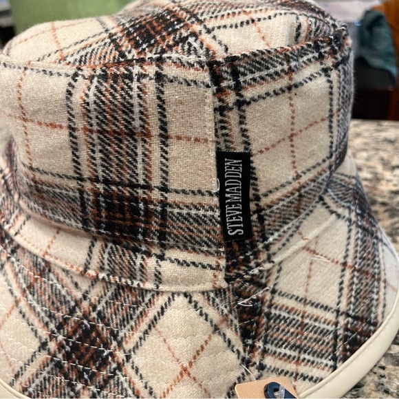 NWT Steve Madden OS Cream Women’s Beige Plaid Reversible Bucket Hat Gift Ret $42 - Picture 2 of 7